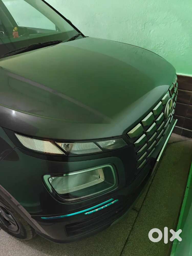Hyundai Venue 2023 Petrol Well Maintained