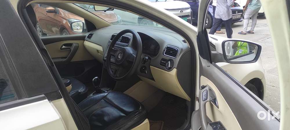 Volkswagen Vento 2010-2013 Petrol Highline, 2011, Petrol