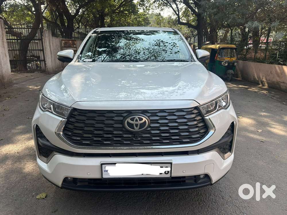 Toyota Innova Hycross