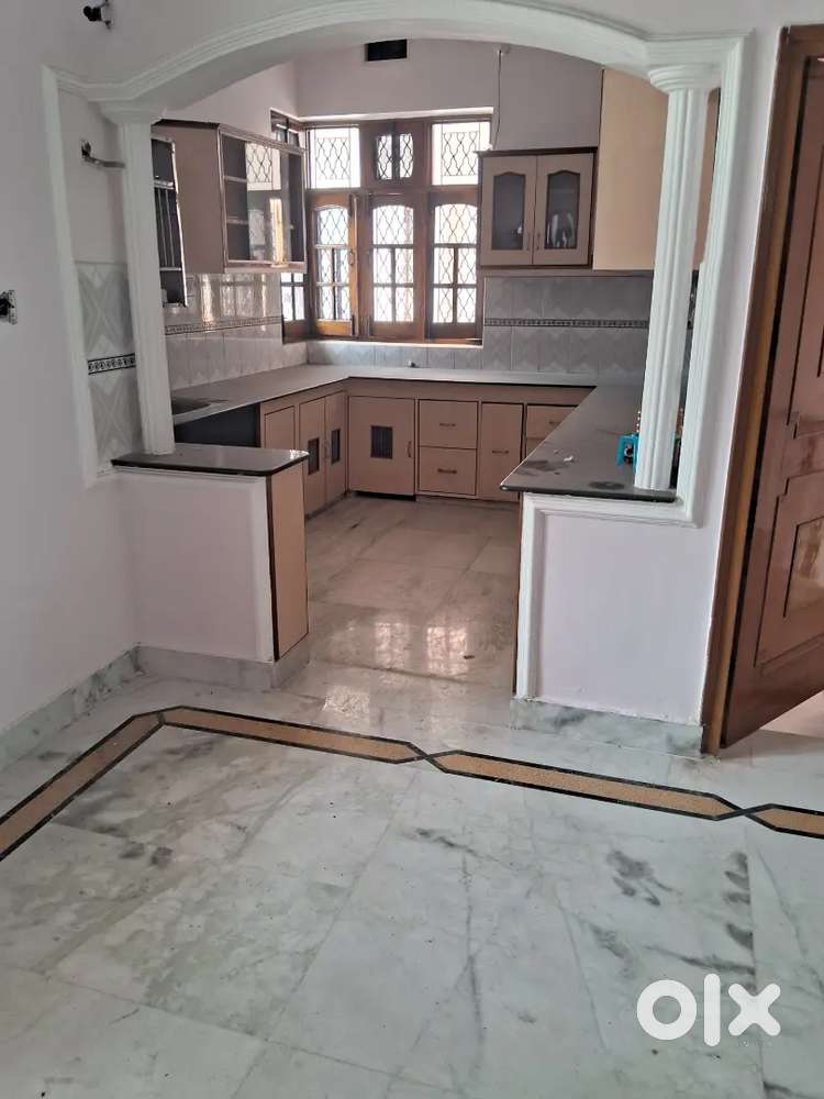 Newly luxcious main road 3bhk house for rent in sec 9