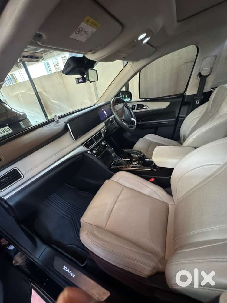 Mahindra Xuv700 Diesel Automatic Ax7 Midnight Black