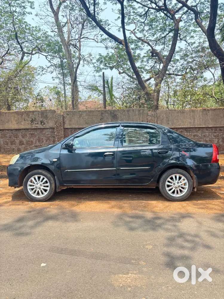 Toyota Etios 2011 Petrol 175000 Km Driven