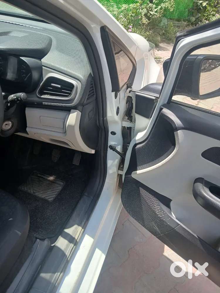 Altroz Xe Petrol Manual