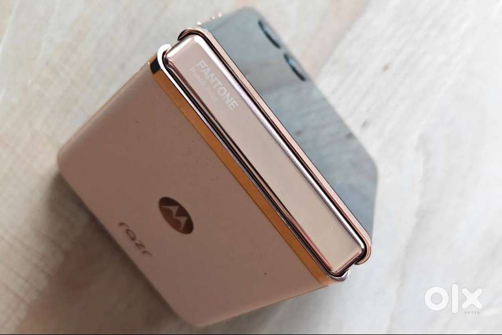 Motorola Razr 40 Ultra 256GB Peach with Bill Box Cable for 27500 Only