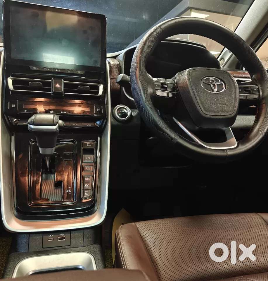 Toyota Innova Hycross 2.0 Zx Hybrid 7 Str, 2024, Petrol