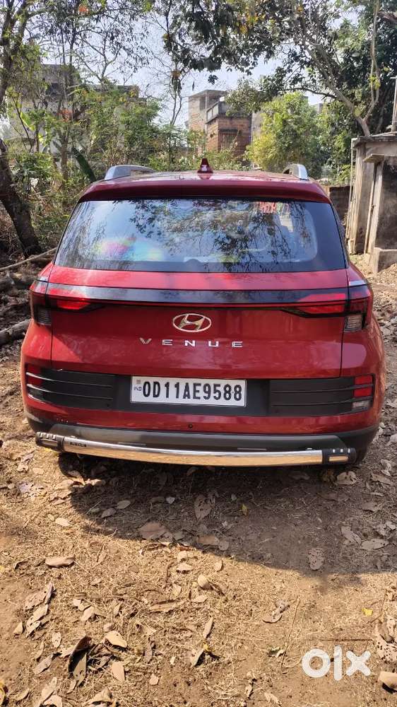 Hyundai Venue 2024 Petrol Well Maintained