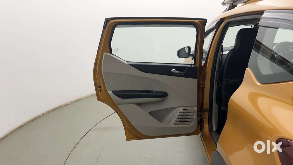 Renault Triber Rxz, 2021, Petrol