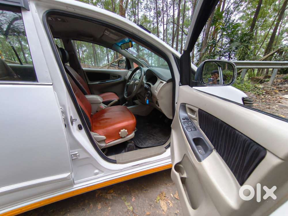 Toyota Innova 2.5 G (diesel) 8 Seater, 2014, Diesel