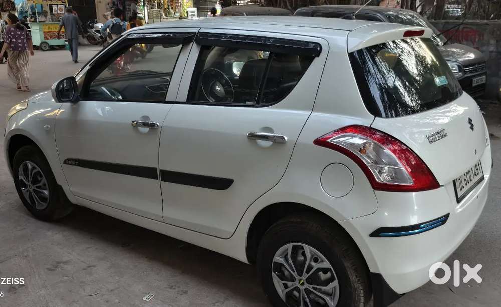 Maruti Suzuki Swift 1.2 Lxi Optional 2017