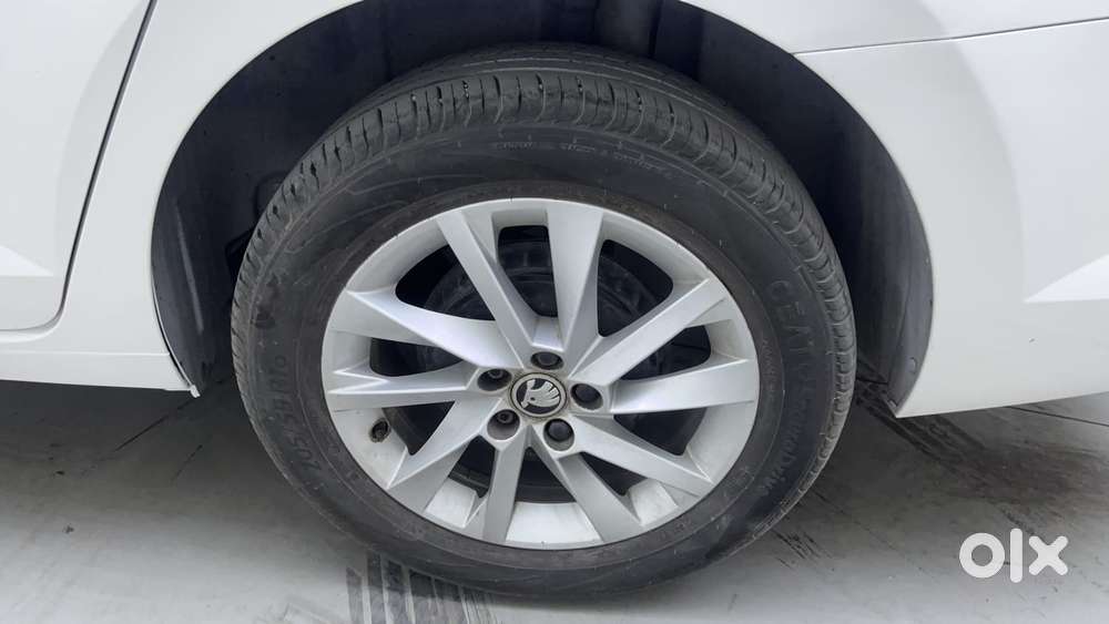 Skoda Slavia Ambition 1.0l Tsi Mt, 2022, Petrol