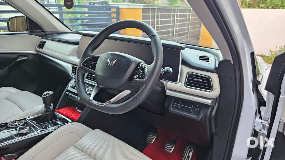 Mahindra Xuv700 2.2 Ax 7 Diesel Mt Luxury Pack Str, 2025, Diesel