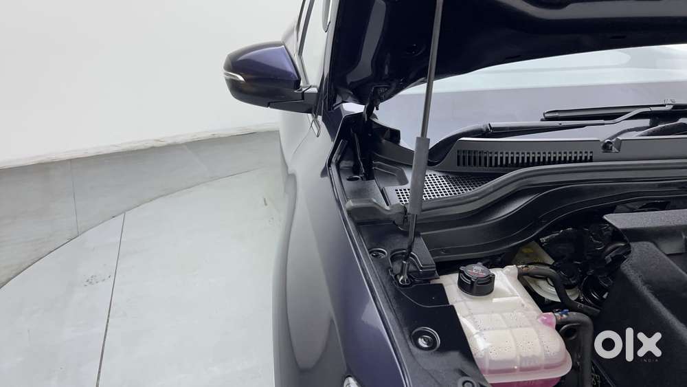 Mahindra Xuv700 2.0 Ax 7 Petrol At Str, 2024, Petrol