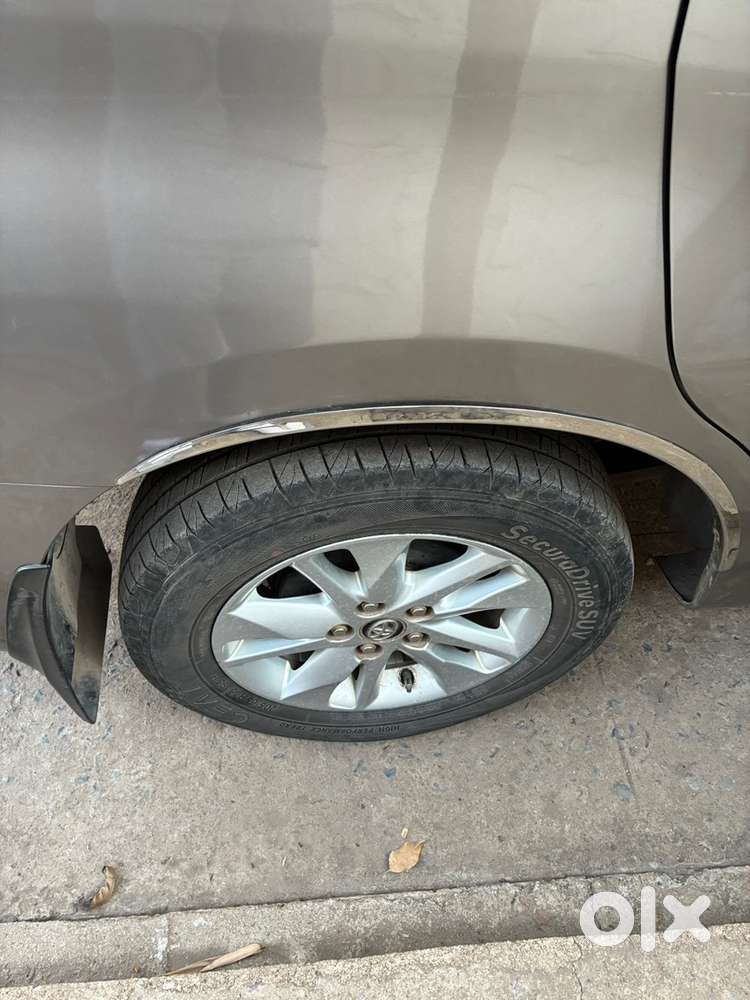 Toyota Innova Crysta Auto Diesel 2.8g 2019 Vvip Number - 75000 Kms