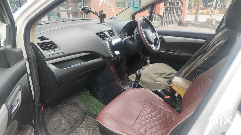 Full H.d Tuch Screen Center Lock Company Alloy 60% Tyreleather Seat