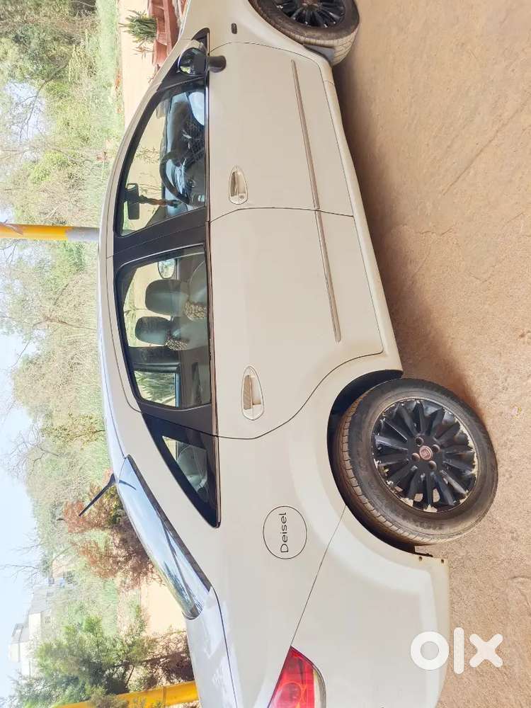 Fiat Linea Emotion  Diesel 2015