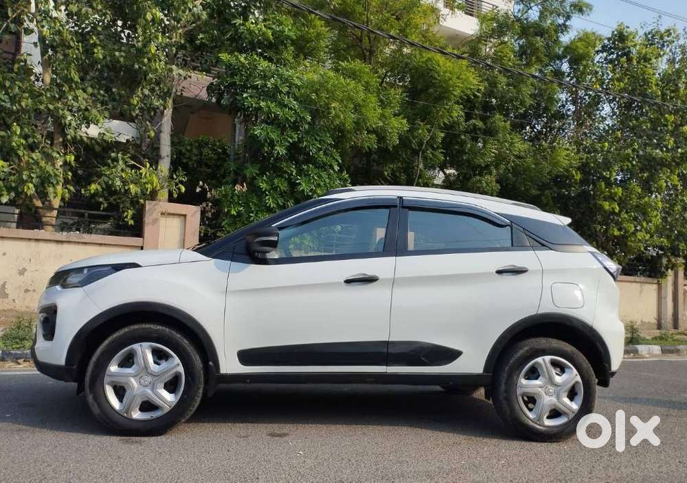 Tata Nexon 1.2 Revotron Xma Amt (s), 2022, Petrol