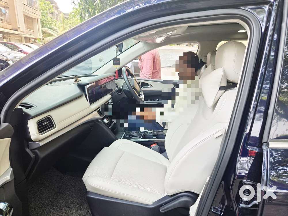 Mahindra Xuv700 2.0 Ax 7 Petrol At Luxury Pack Str, 2025, Petrol