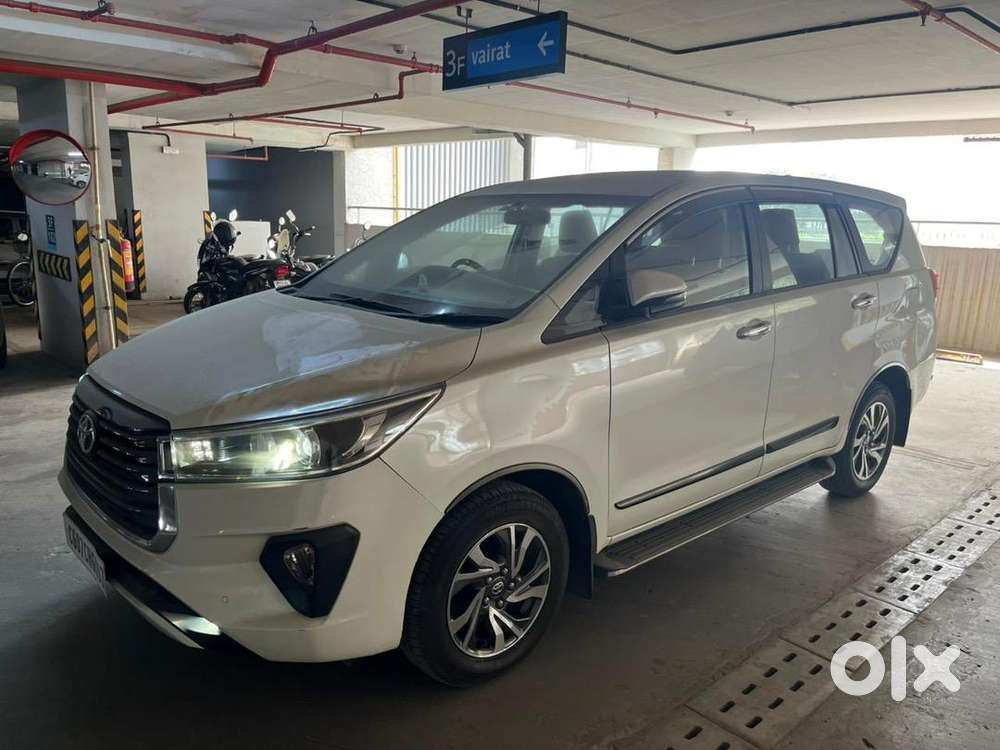 Toyota Innova Crysta 2022 Petrol 26600 Km Driven