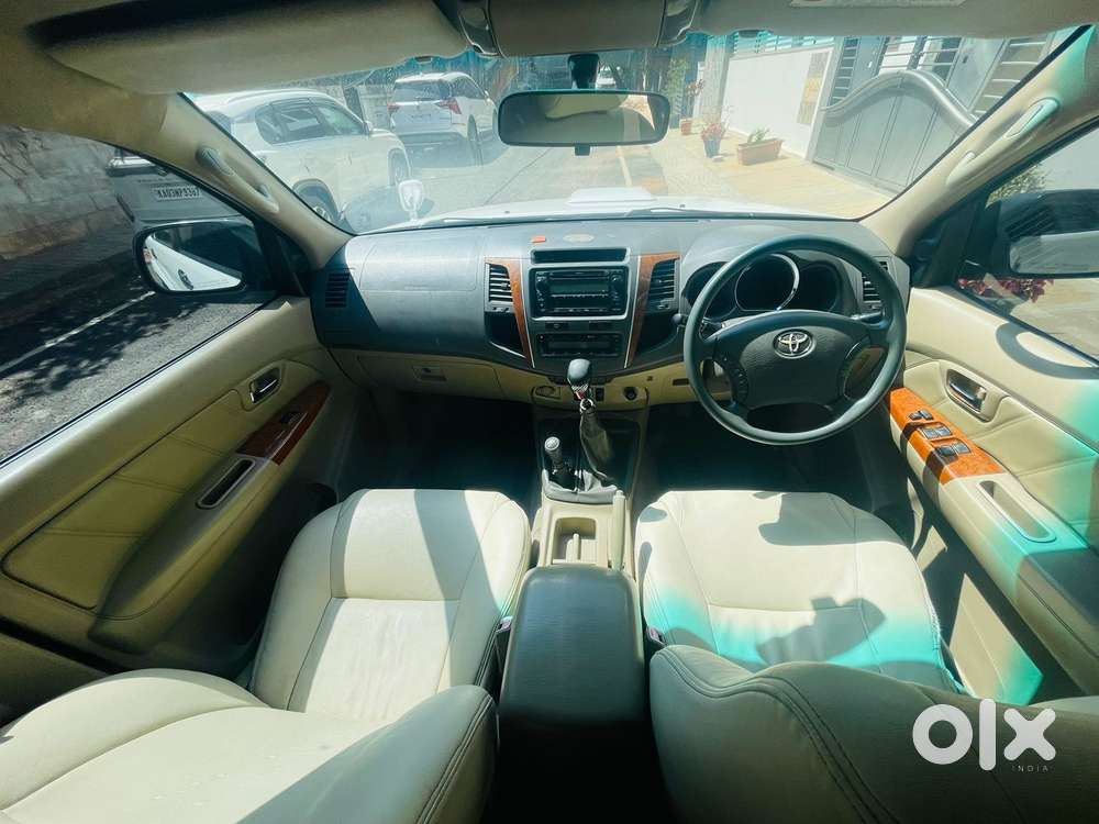 Toyota Fortuner 4x4 Manual Limited Edition, 2010, Diesel