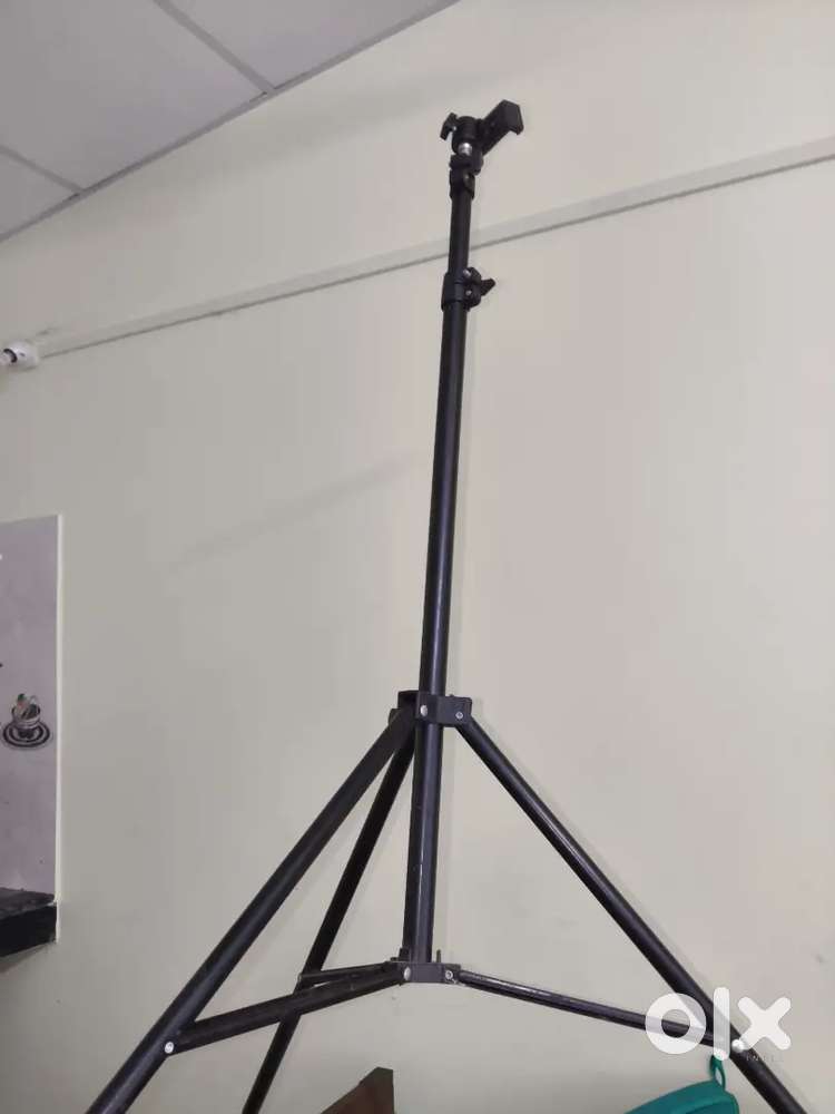 MOBILE PHONE TRIPOD STAND