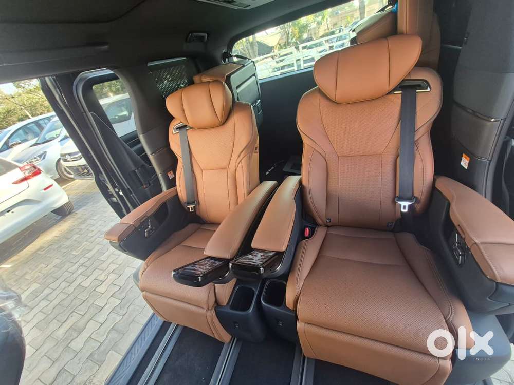 Toyota Vellfire 2.5 Hybrid, 2025, Petrol