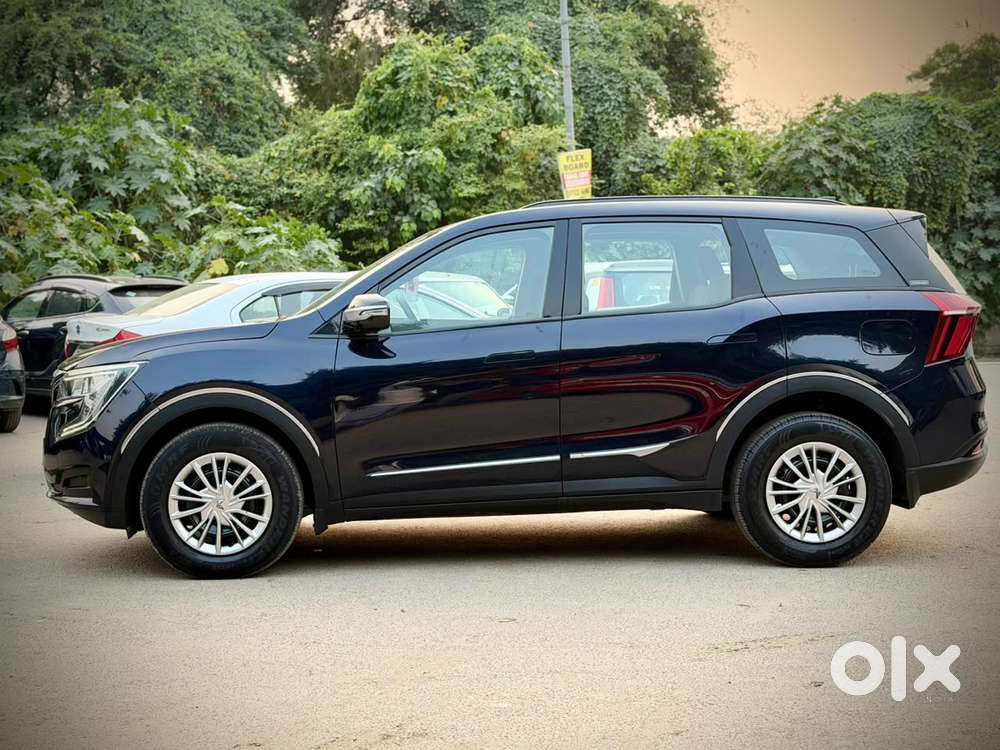 Mahindra Xuv700 Ax 5 Petrol Mt 7 Str (e), 2024