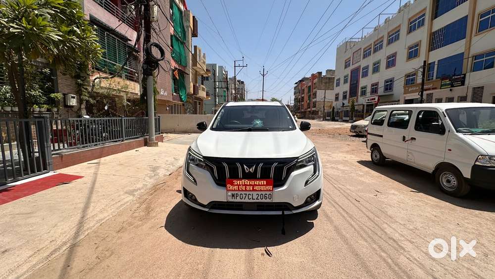 Mahindra Petrol 2022 Car