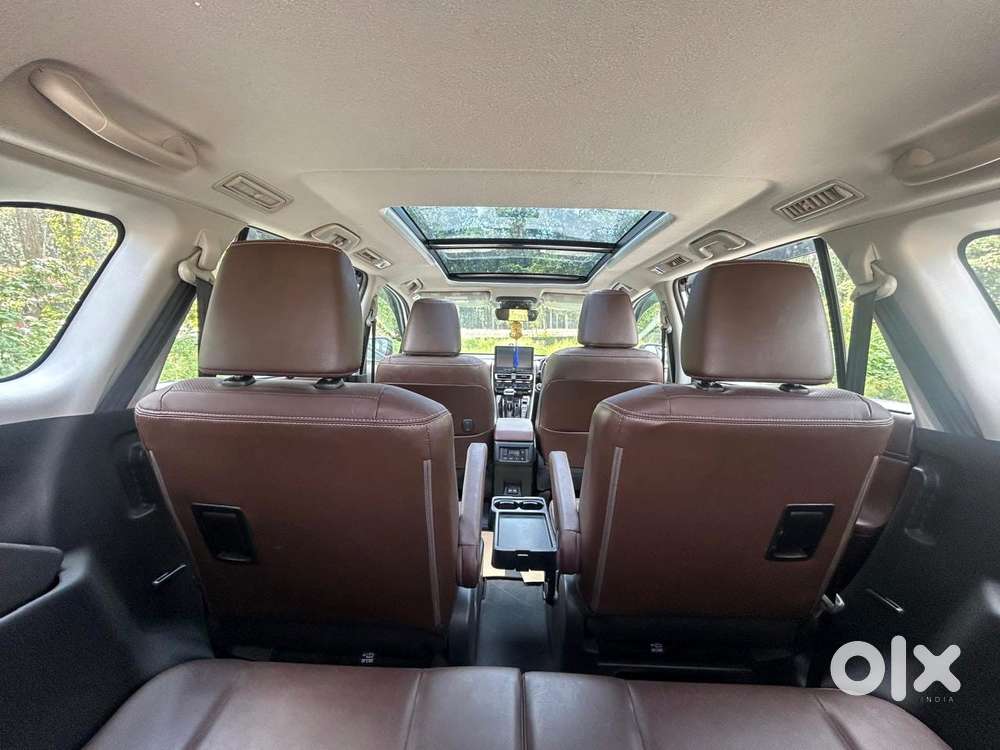 Toyota Innova Hycross 2.0 Zx Hybrid 7 Str, 2024, Petrol