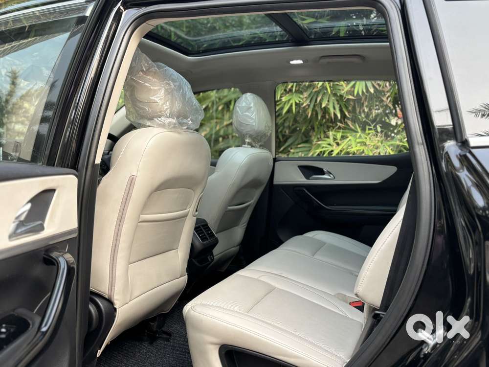 Mahindra Xuv700 2.2 Ax 7 Diesel Mt Luxury Pack Str, 2025, Diesel