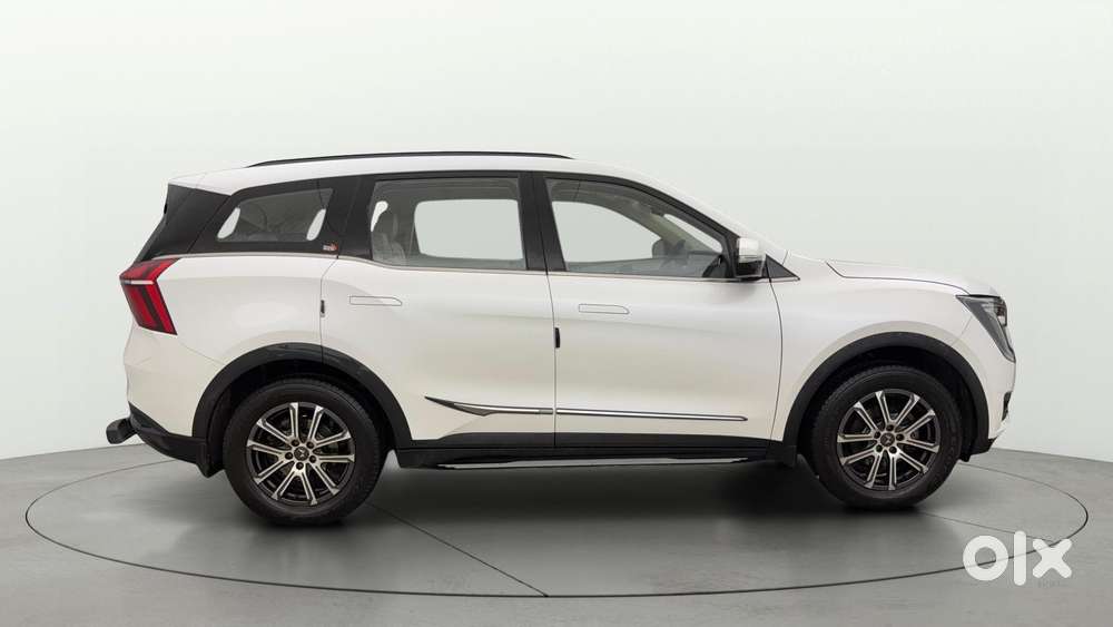 Mahindra Xuv700 2.0 Ax 7 Petrol Mt Str, 2023, Petrol