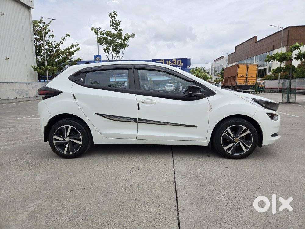 Tata Altroz Xz Plus (s), 2023, Petrol