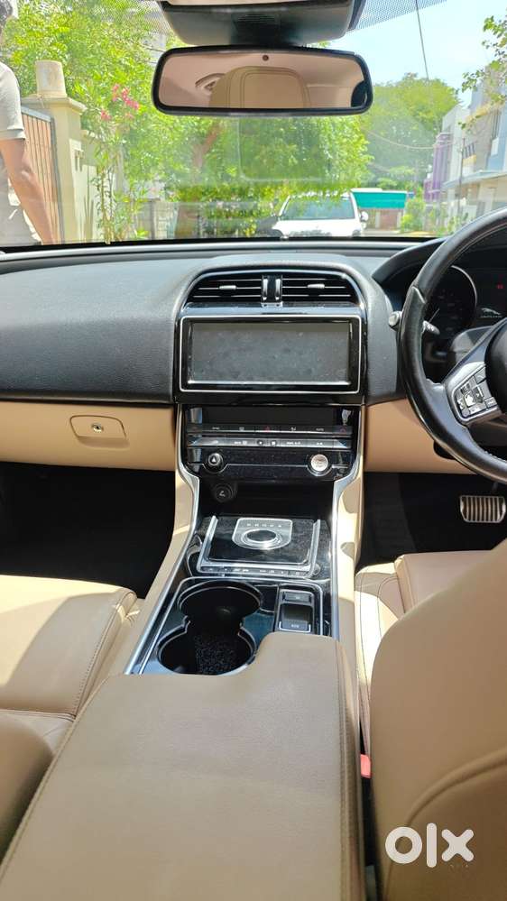 Jaguar Xe Prestige, 2016, Petrol