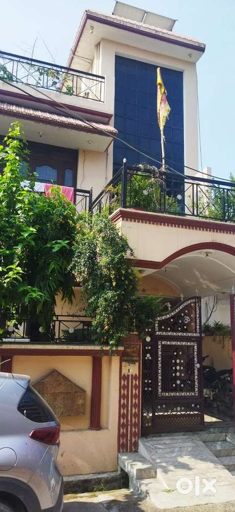 [on hold now]: Spacious north-facing 1 room set with terrace access