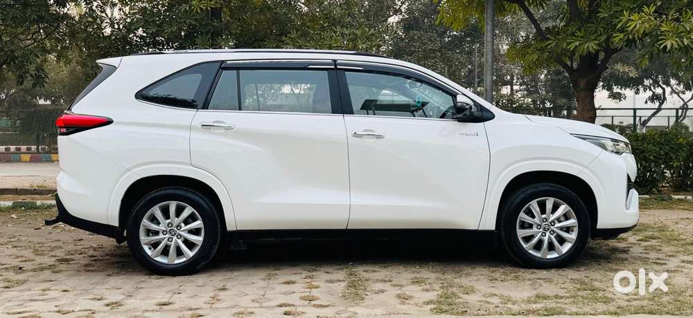 Toyota Innova Hycross 2.0 Vx (o) Hybrid 7 Str, 2024, Petrol