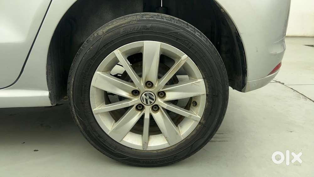 Volkswagen Polo Petrol Highline 1.2l, 2015, Petrol