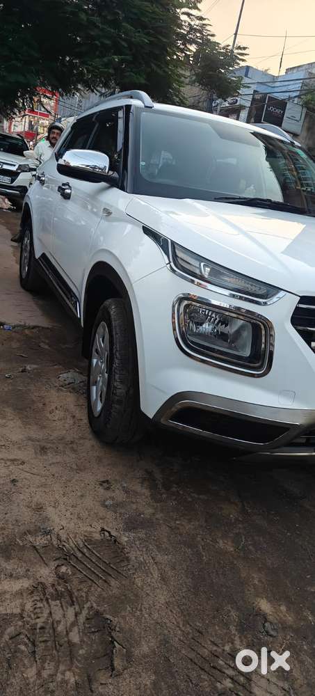 Hyundai Venue 1.4 Crdi S, 2020, Cng & Hybrids