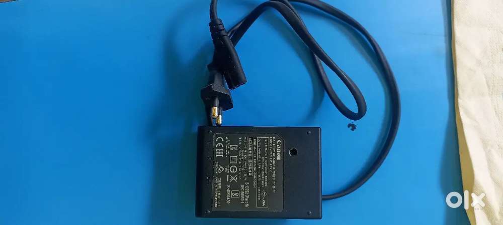 Original canon battery charger LP E17