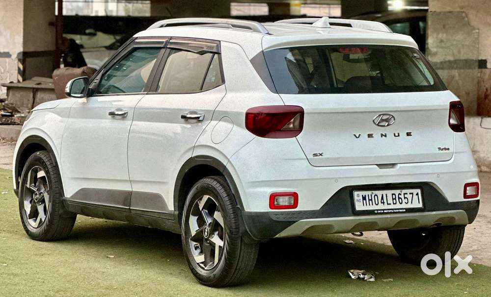 Hyundai Venue Sx+ At, 2022, Petrol