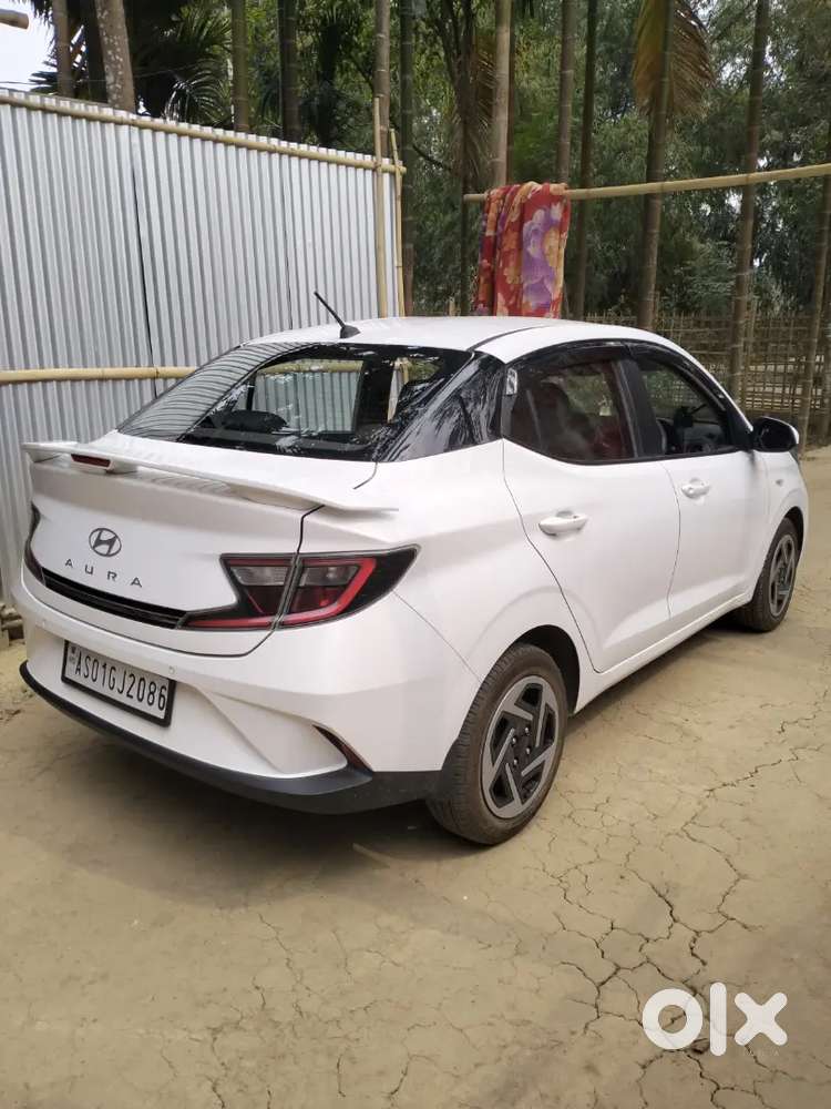 Hyundai Aura 2025 Petrol 12700 Km Driven