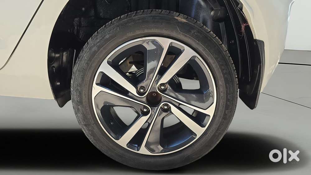 Tata Altroz Xz, 2022, Petrol