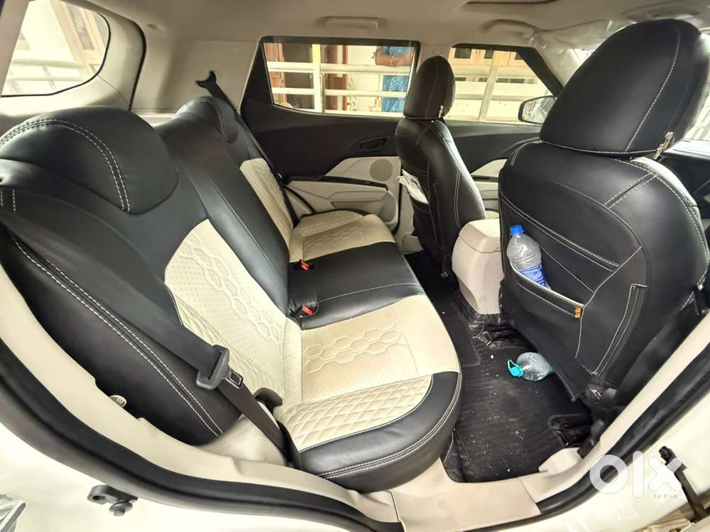 Mahindra Xuv300 2023 Petrol Well Maintained