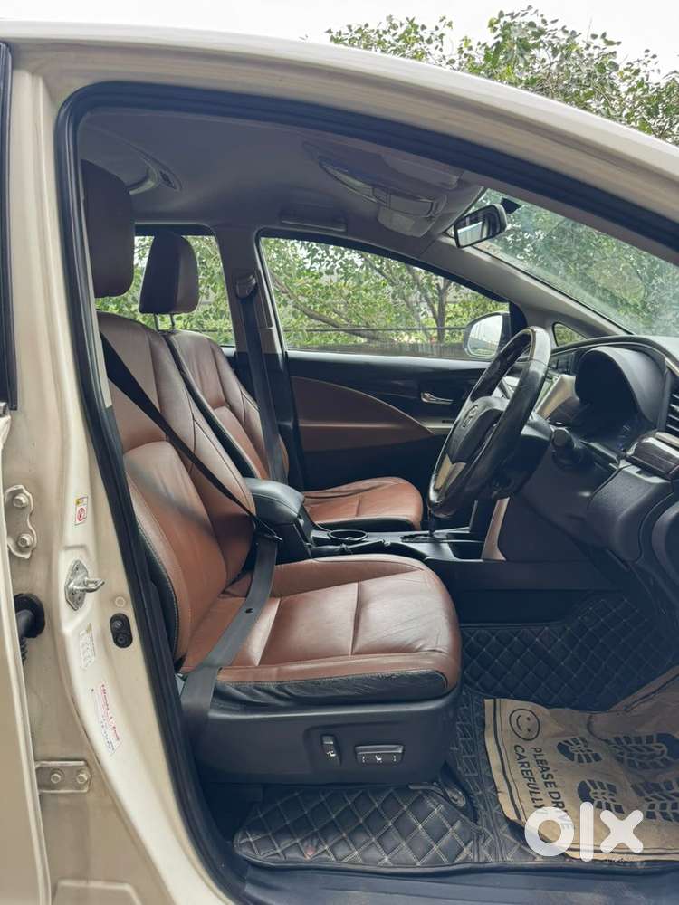 Toyota Innova Crysta 2.8z Automatic, 2016, Diesel