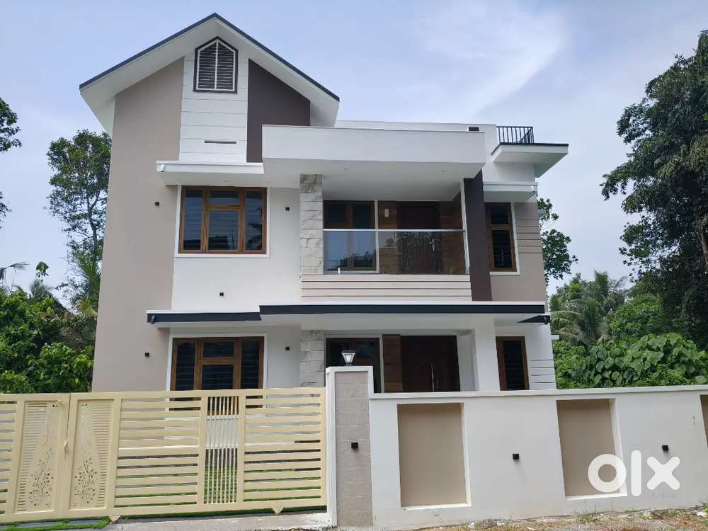 5.1 cent land with 1800 sqft  house for sale in kanjoor,Aluva,Airport