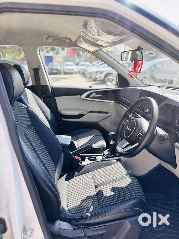 Kia Carens 1.4 Prestige Plus Turbo 7 Str, 2023, Petrol