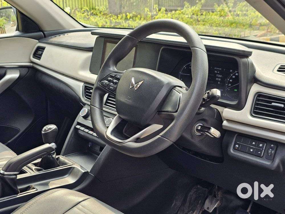 Mahindra Xuv700 2.2 Mx Diesel Mt 5 Str, 2022, Diesel