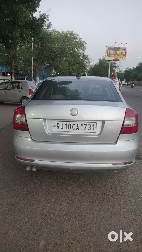 Skoda Laura Ambiente 2.0 Tdi Cr Manual, 2010, Diesel