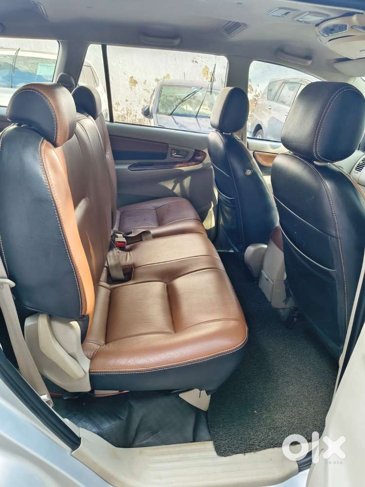 Toyota Innova 2.5 Vx 8 Seater Bs Iv, 2014, Diesel