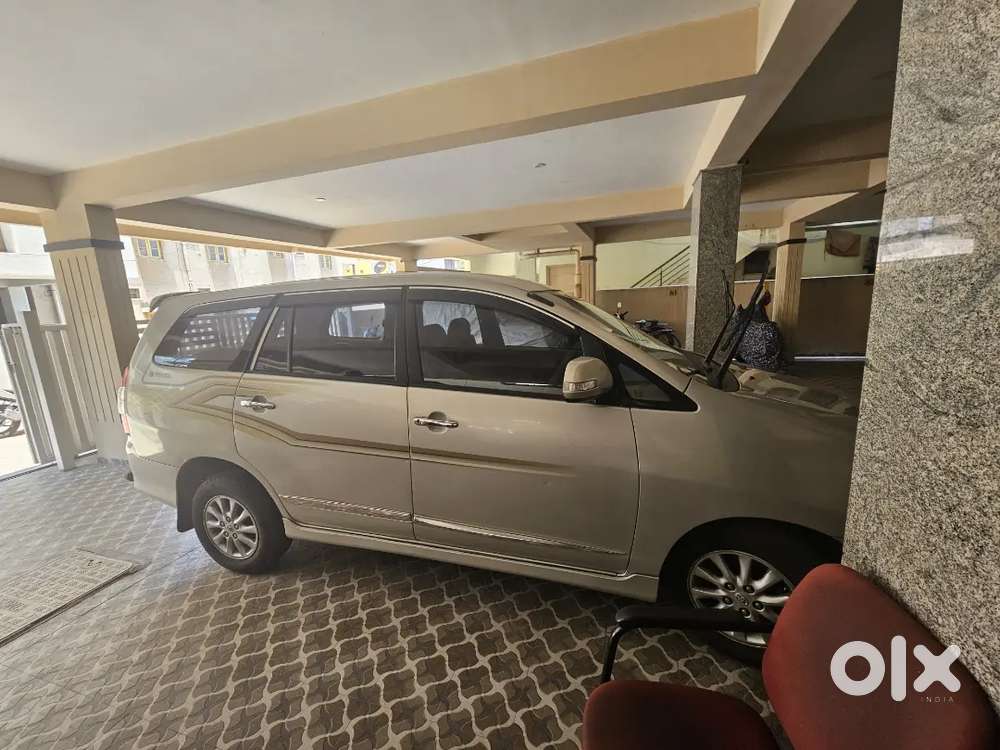 2012 ( 2.5 V ) ( E3 ) Innova For Sale