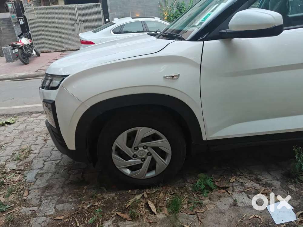 Hyundai Creta 2025 1.5 E Petrol 6600kms Driven
