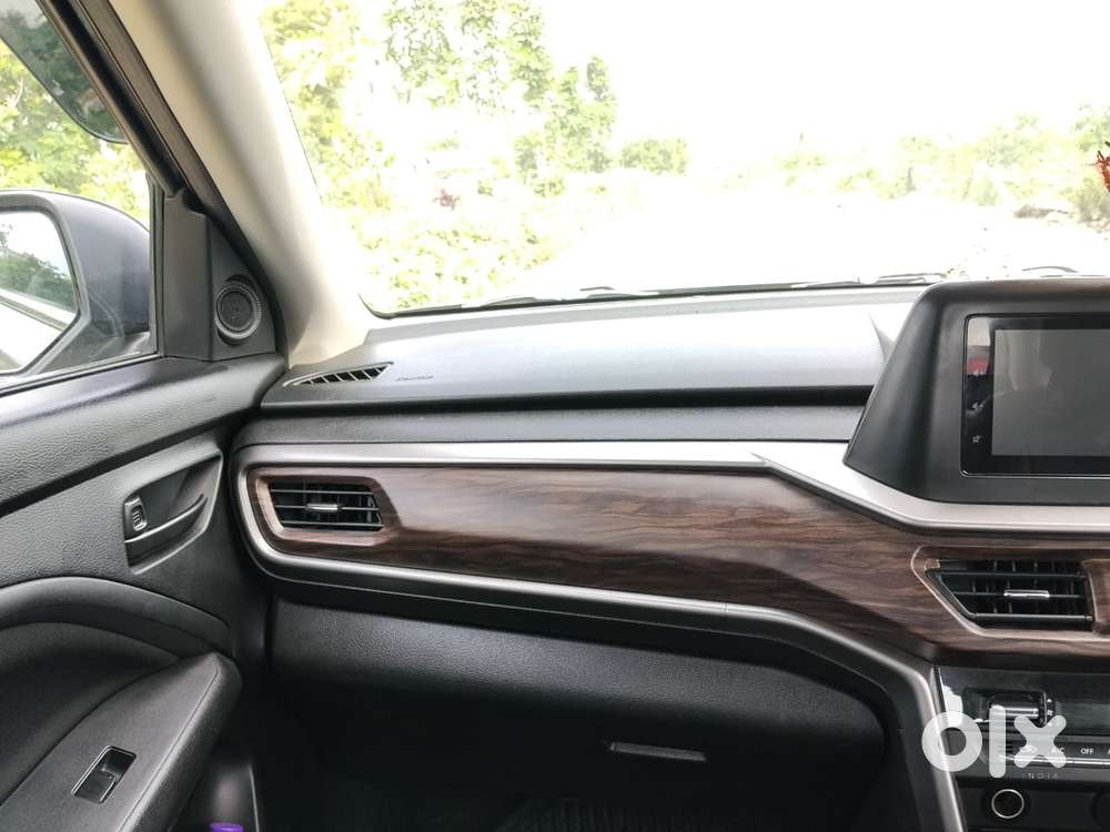 Maruti Suzuki Brezza 1.5 Vxi Smart Hybrid, 2024, Petrol